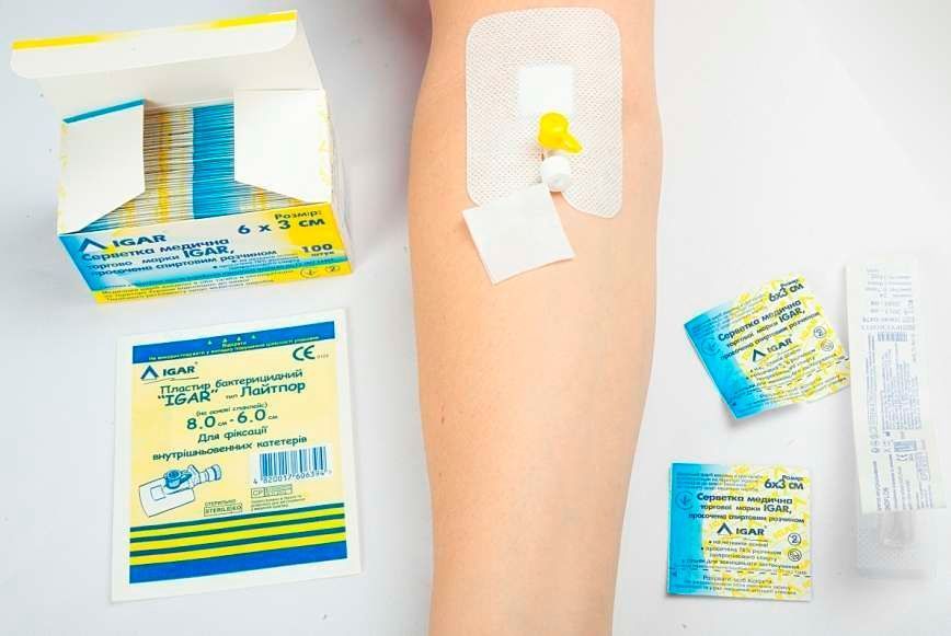 Салфетки медицинские Igar, пропитанные спиртовым раствором 6х3 см, 100 шт. 000005595 фото